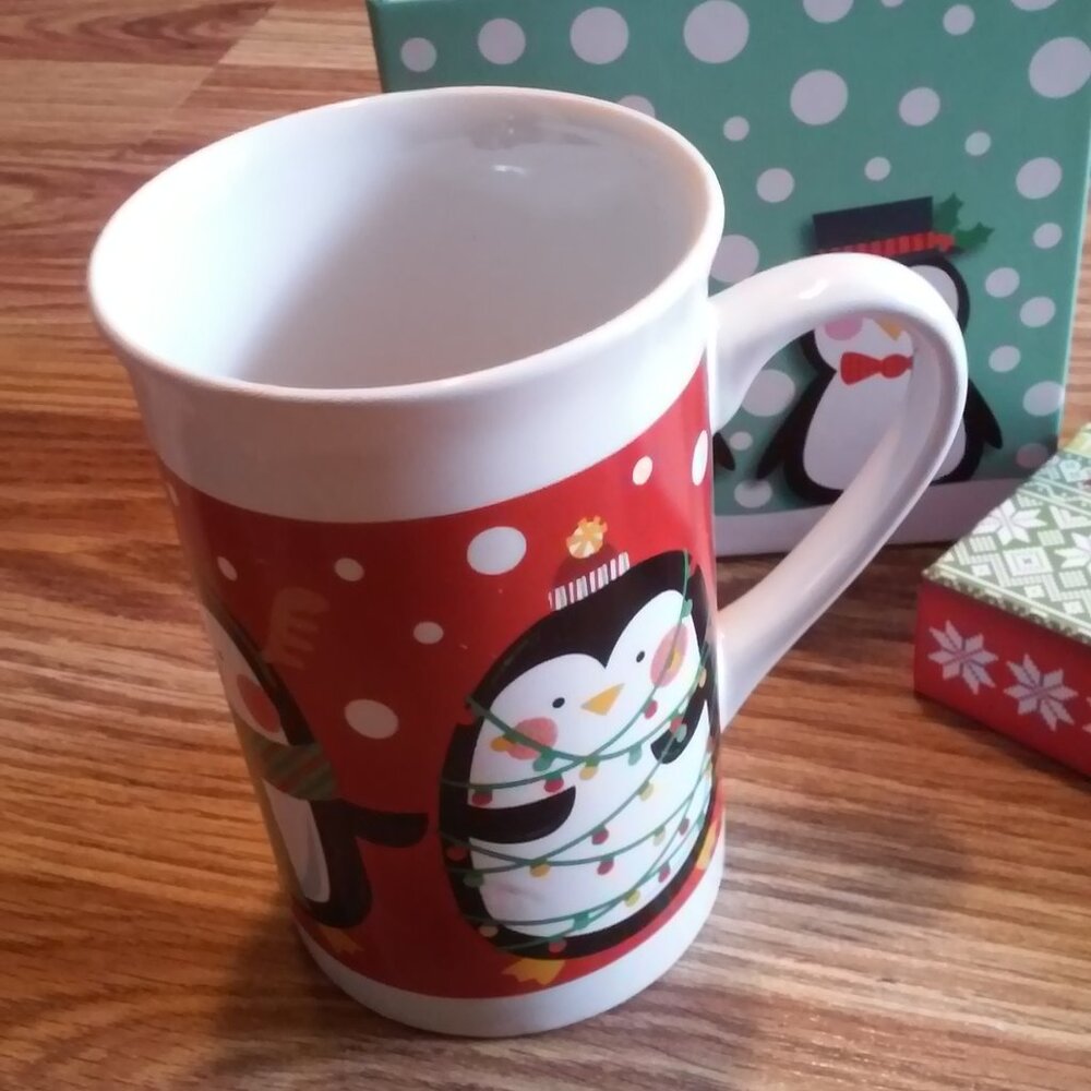 Christmas Penguin Cup In Gift Box DW & Microwave Safe Royal Norfolk New Conditio